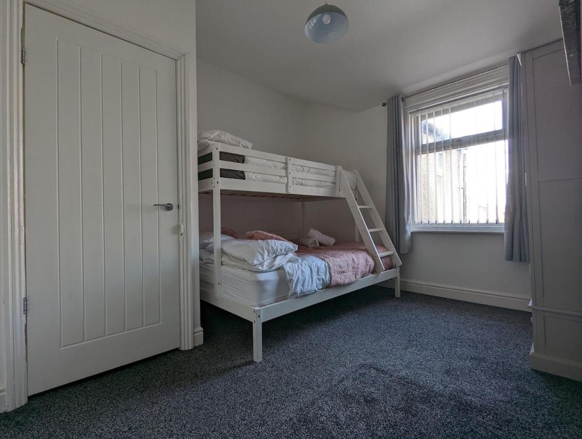 Seymour Home Free Allocated Parking Blackpool Extérieur photo